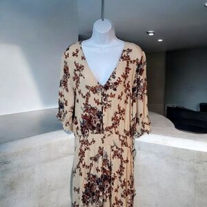 Tall Elegant Chic Long Sleeved Dress Flowy V-neck Tan Floral Oddi Maxi Size 1XL